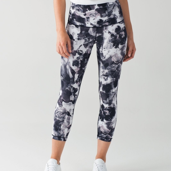 Lululemon Wunder Under Crop Hi-Rise 21" Leggings Tights, Size 4, Lot of 2 Pairs - Picture 9 of 10